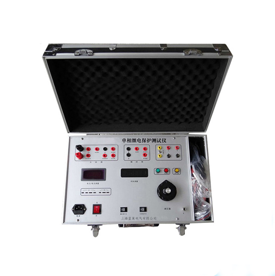 LCJB10C單相繼電保護(hù)校驗(yàn)儀實(shí)現(xiàn)簡化操作的前提下，增加儀器的功能，能對(duì)各種常見的繼電器進(jìn)行各項(xiàng)校驗(yàn)且面板布置精巧，讓操作者操作簡便，一目了然，因而贏得了廣大用戶的一致好評(píng)。
